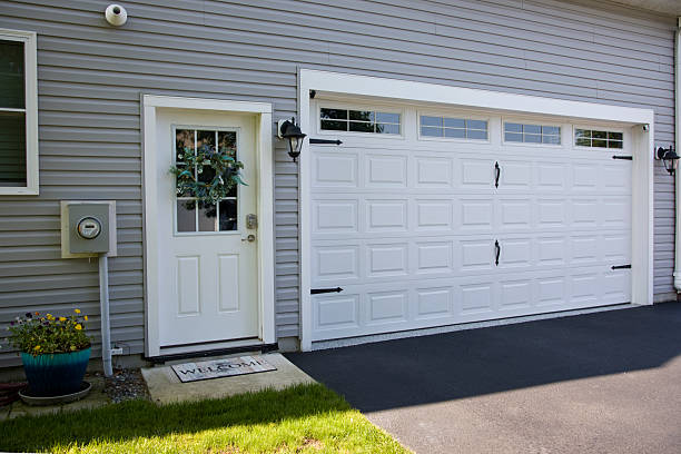 24/7 Emergency Garage Door Panel Replacement experts in Markesan, WI